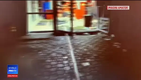 Hoții care au aruncat în aer un bancomat la Arad s-ar fi inspirat din filme