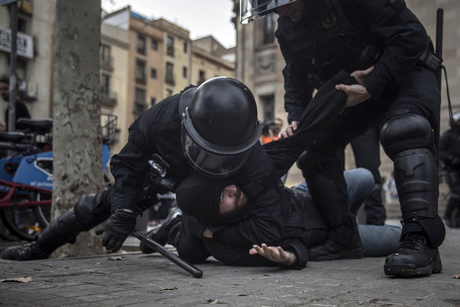 Terorişti căutaţi în Barcelona. Ar fi vorba de o celulă jihadistă care plănuia un atentat