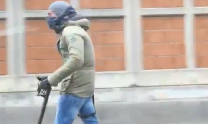 Imagini incredibile pe autostradă. Viteza cu care a mers un bărbat pe o trotinetă electrică