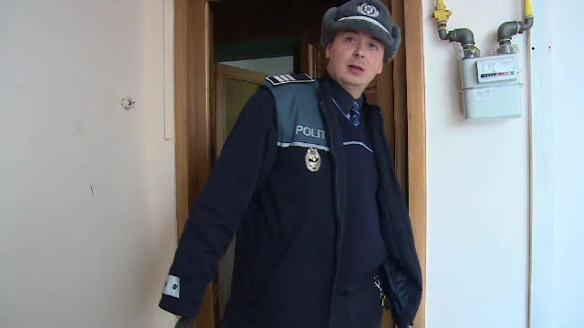 Au observat că mânerul ușii era fierbinte și au chemat Poliția. Ce s-a descoperit în apartament