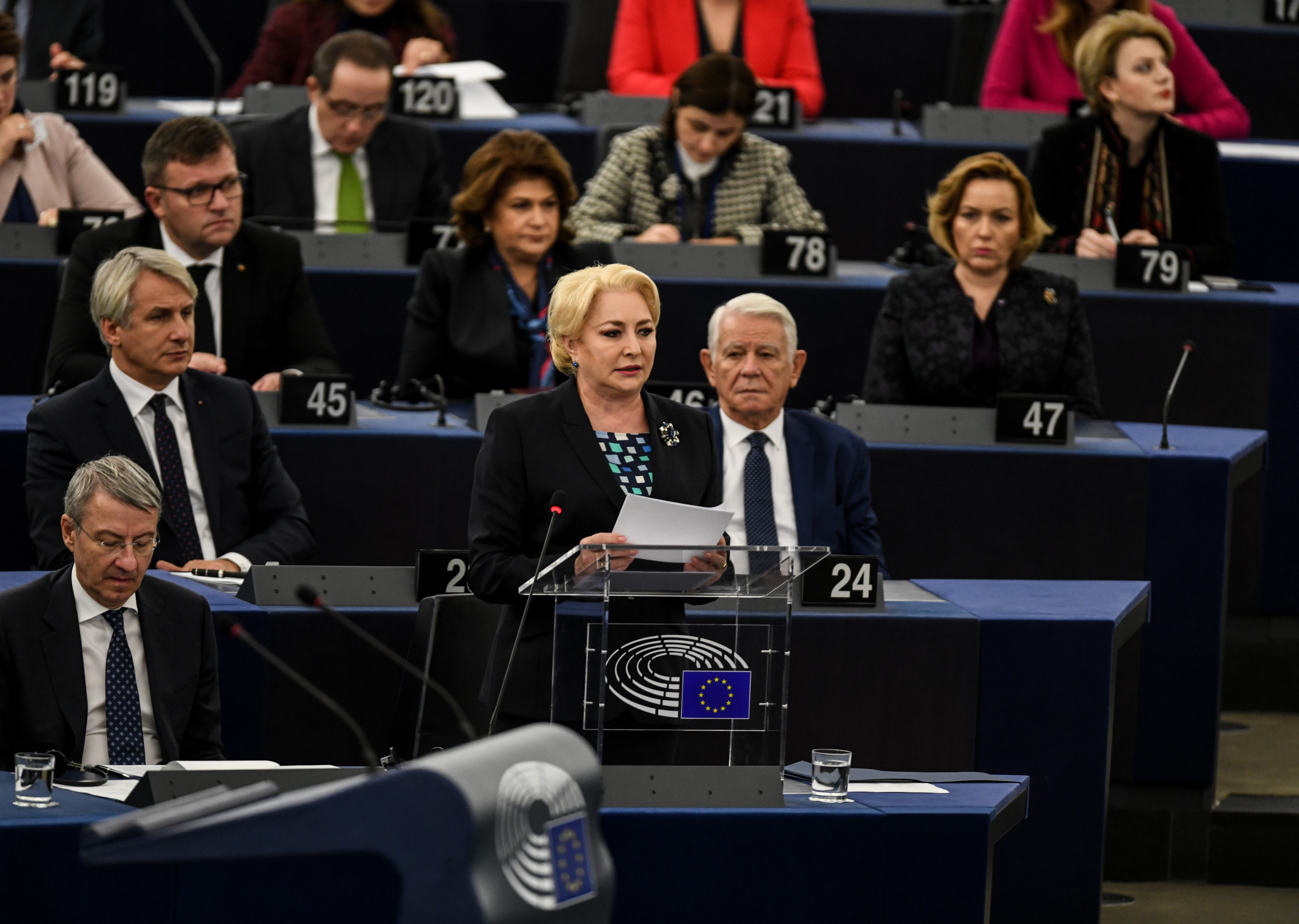 Dăncilă compară protestele din 10 august din România cu cele ale ”vestelor galbene” din Franța