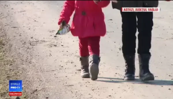 O fetiță a povestit în lacrimi, la 112, ce îi face tatăl. Reacția bărbatului când a aflat