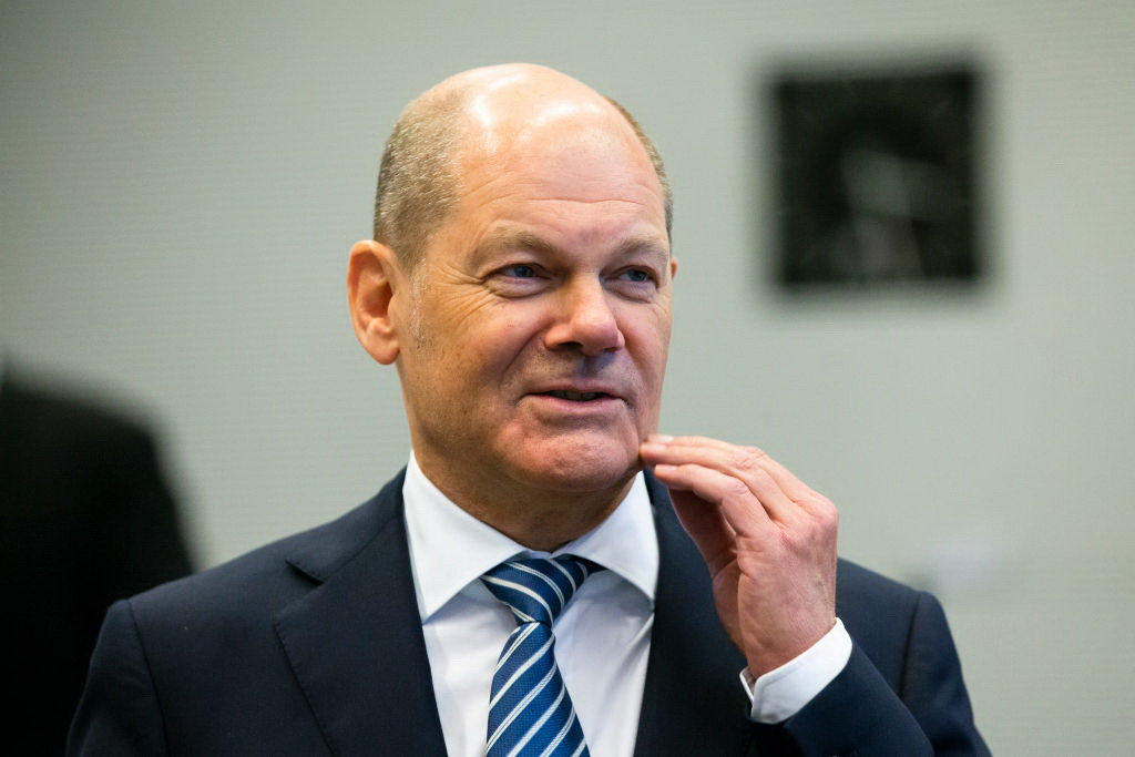 Olaf Scholz, învestit în funcția de cancelar. Germanii nu-l văd prea mult în fruntea guvernului