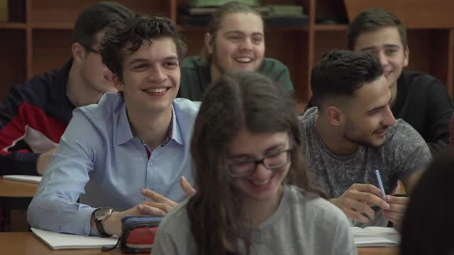 Liceul de stat din România de unde elevii pleacă direct la Oxford şi Cambridge