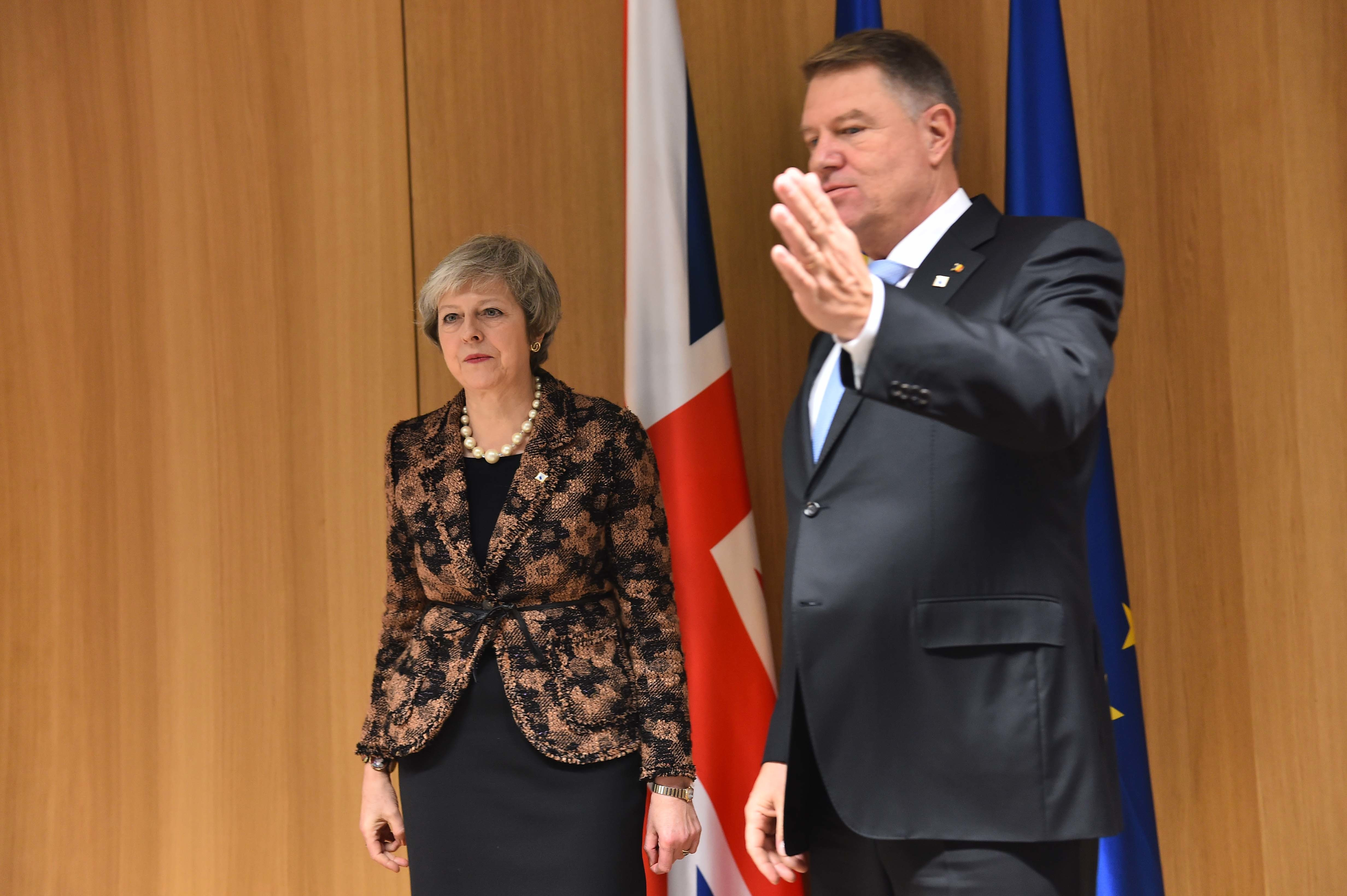 Prima reacție a lui Iohannis în criza Brexit. Mesaj pentru românii din Marea Britanie