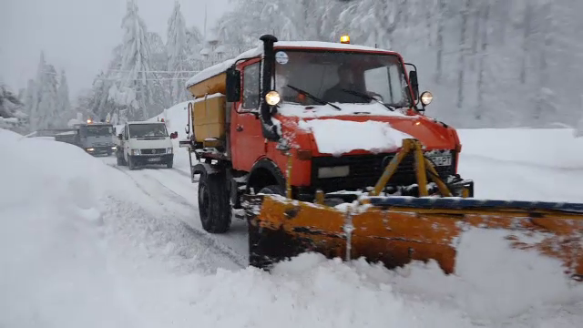 Cod portocaliu de ninsori în 4 județe. Șoferii, avertizați să nu circule pe anumite drumuri