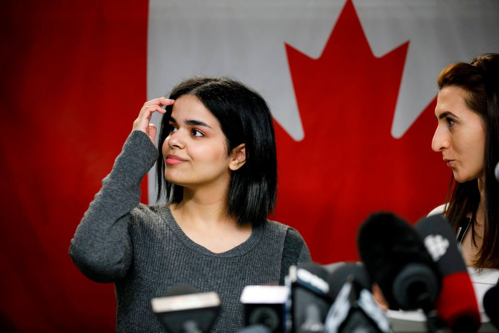 Cazul tinerei saudite care a fugit in Canada. Se bucura de libertate cu bacon si Starbucks