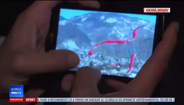 O adolescentă a născut după indicațiile medicilor, prin telefon. De ce nu a ajuns ambulanța