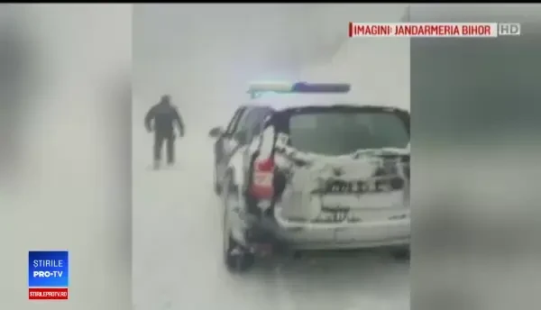 Cod portocaliu de ninsori în 4 județe. Șoferii, avertizați să nu circule pe anumite drumuri