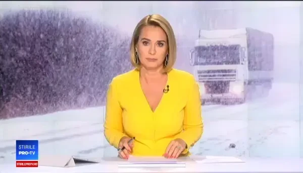 Accident infiorător filmat. Un tânăr de 20 de ani a intrat ca o ghiulea pe contrasens. VIDEO