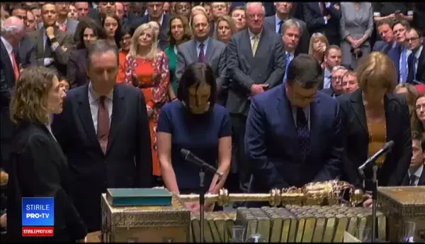 BREXIT. Moțiunea de cenzură împotriva Theresei May, votată în această seară