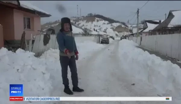 Ce spune vecina asistatului social din Vaslui care a chemat poliția să îi curețe drumul