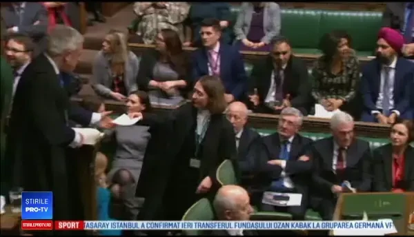 Cele 19 voturi care au salvat-o pe May de la votul de neîncredere. Explicația analiștilor