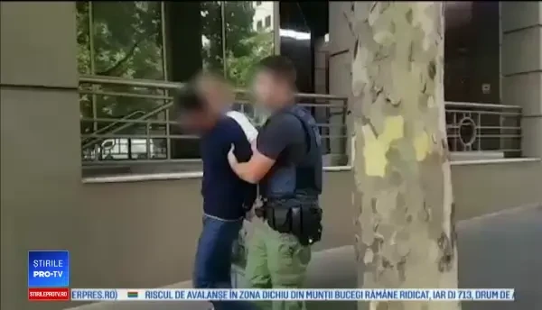 Însoțitori de zbor folosiți drept cărăuși pentru droguri. Unde le ascundeau