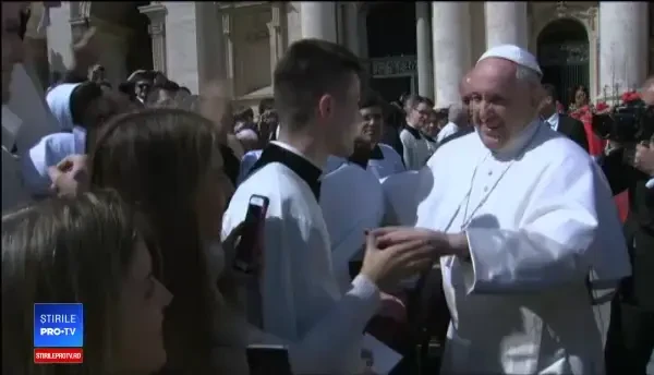 Plimbări cu papamobilul și vizită la Catedrala Mântuirii. Programul Papei Francisc în țară