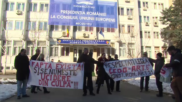Proteste în Râmnicu Vâlcea, după ce doi copii au ajuns în stare gravă în Capitală