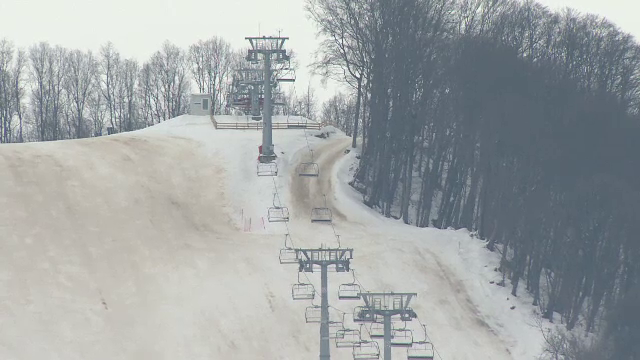 Doar opt zile a fost deschisă anul acesta pârtia Cocoș. Cât a încasat primăria