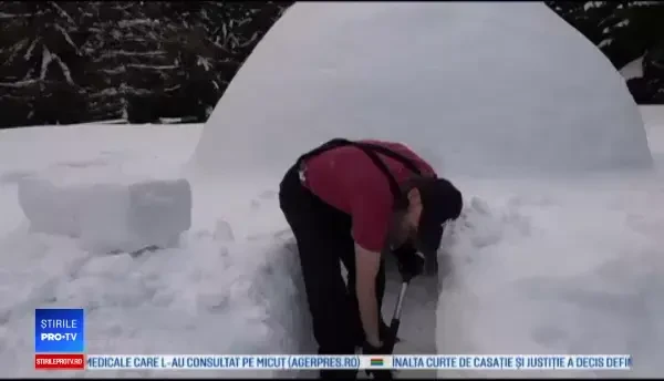 Motivul pentru care un polonez a început să construiască igluuri: "E foarte drăguț"