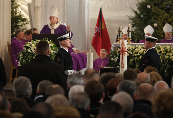 45.000 de oameni la funeraliile primarului asasinat. Imagini impresionante