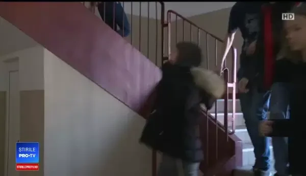 Burse școlare de 10 lei pentru elevi bolnavi oferite de unele primării. ”E umilitor”