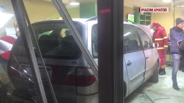 Un bărbat băut a intrat cu mașina în ușile Spitalului Craiova. Explicația acestuia