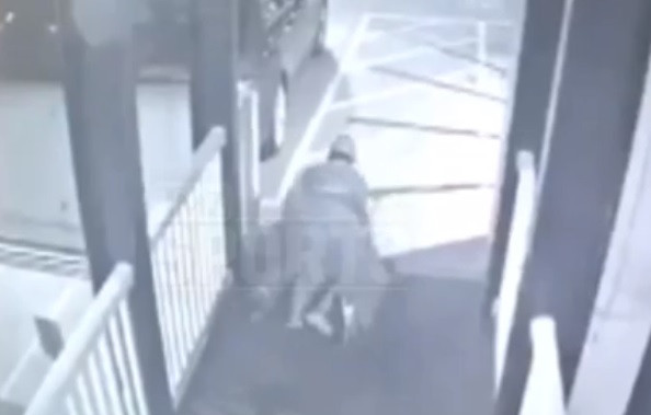 Momentul în care un fost sportiv a atacat o fată de 17 ani, vrând să o violeze. VIDEO