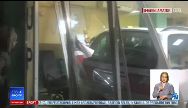 Un bărbat băut a intrat cu mașina în ușile Spitalului Craiova. Explicația acestuia