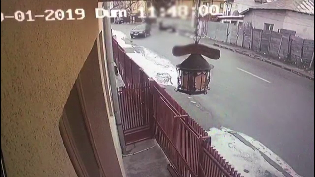 Tânăr din Piteşti cercetat pentru tentativă de omor. Şi-a lovit intenţionat soacra cu maşina