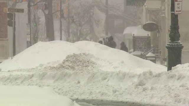 America de Nord, paralizată de ninsori. Mii de zboruri au fost anulate