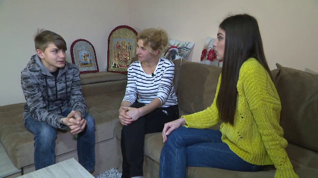 A muncit un an ca să isi ia calculator, dar s-a stricat dupa o lună. Chinul care a urmat