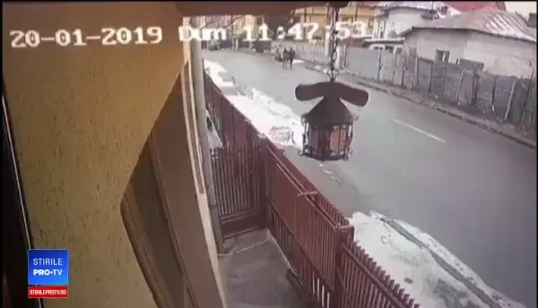 Tânăr din Piteşti cercetat pentru tentativa de omor. Şi-a lovit intenţionat soacra cu maşina