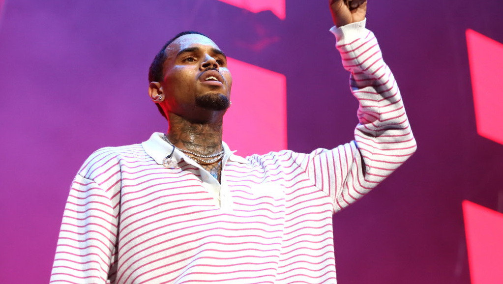 Cântăreţul Chris Brown, pus sub acuzare pentru agresiune şi vătămare corporală în Regatul Unit