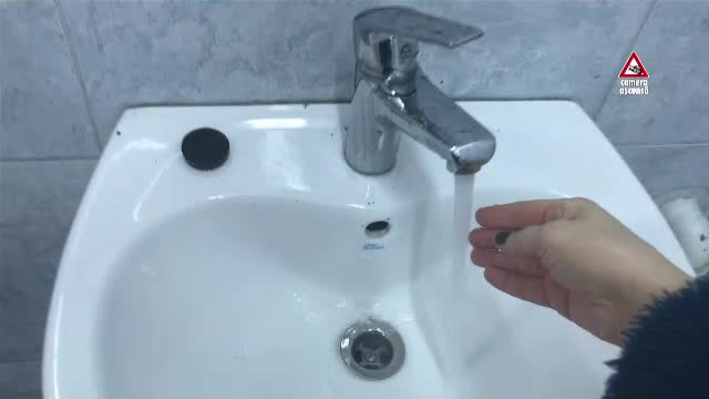 Elevii, îndemnați de profesori să ”se spele bine pe mâini”. Doar că în școli n-au săpun