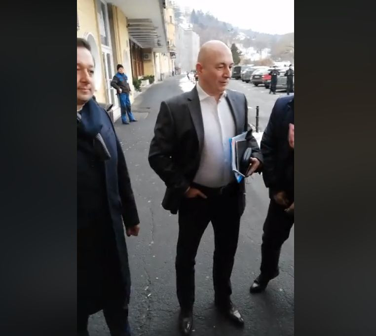 Codrin Ștefănescu, de ”neoprit”. A treia zi din ultimele patru când este huiduit. VIDEO