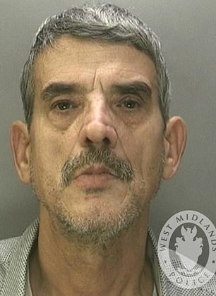 Român prins furând de la un copil, în UK: ”Muncitorul muncește, hoțul trebuie să fure”