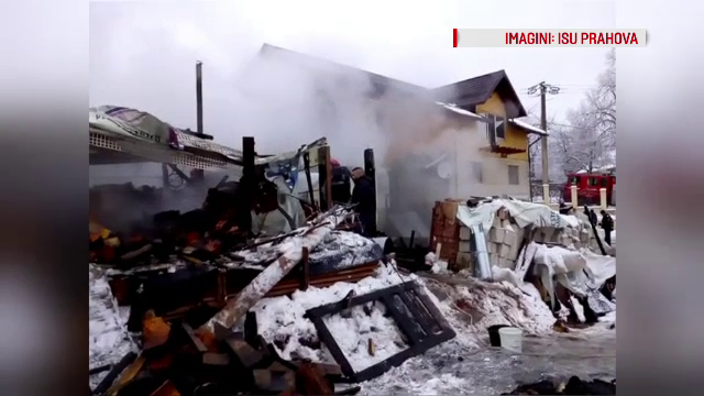 O casă a luat foc în Prahova. Pompierii au intervenit cu 4 autospeciale