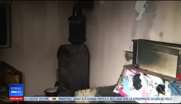 O fetiță de un an a murit și fratele de 2 ani, în stare gravă, după un incendiu