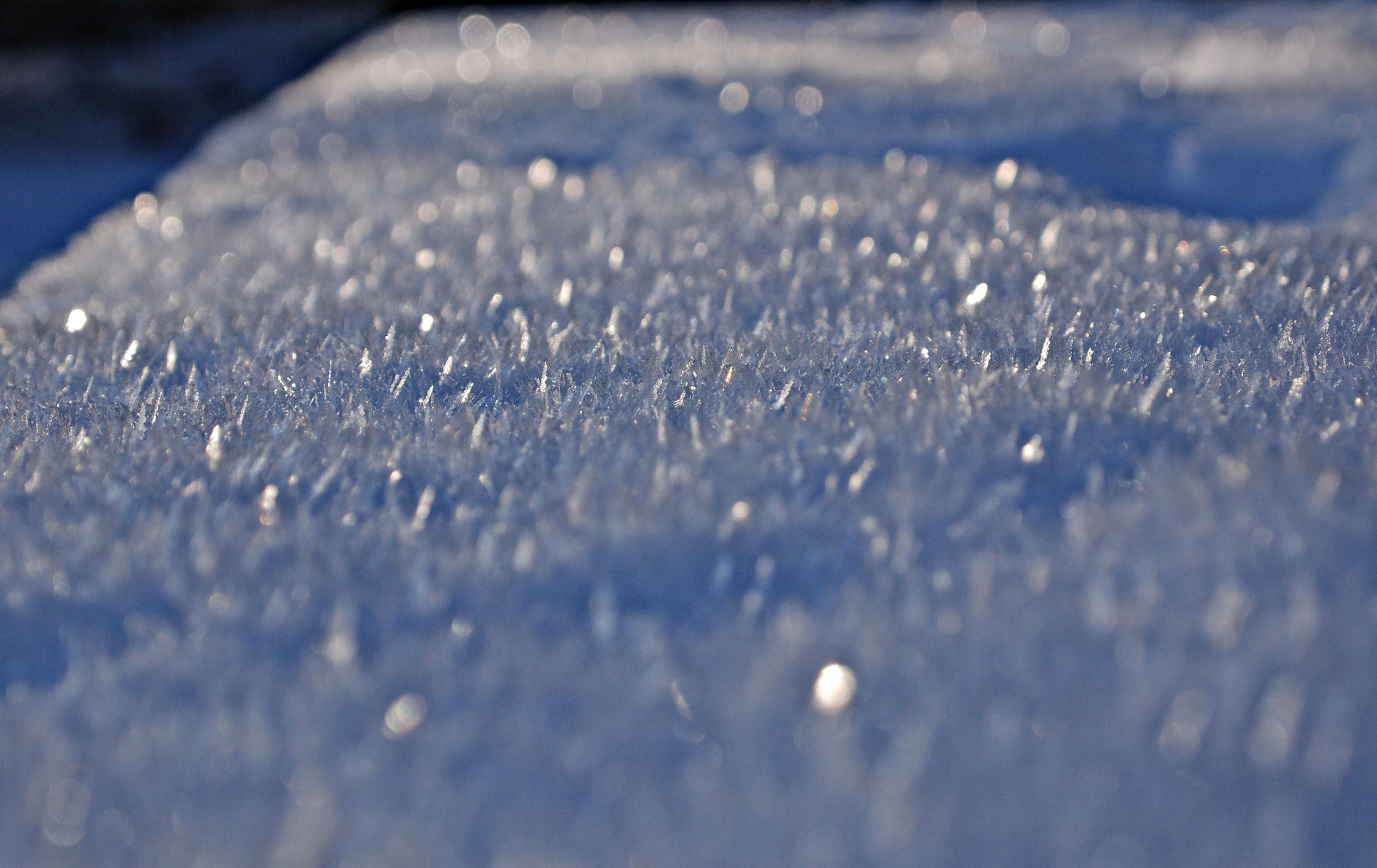 După fenomenul de freezing rain, vineri s-ar putea să ningă şi va fi foarte frig. Recomandările poliţiei