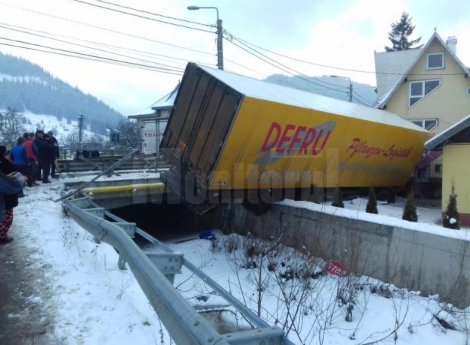 Un șofer de TIR s-a urcat beat la volan. Ce a urmat e ireal. VIDEO