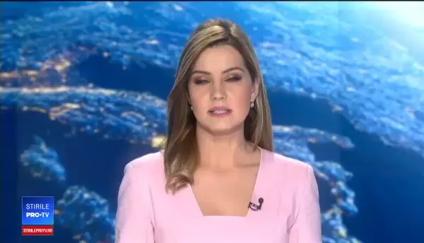 Ambulanță în flăcări după ce s-a întors din misiune. Vehiculul s-a făcut scrum