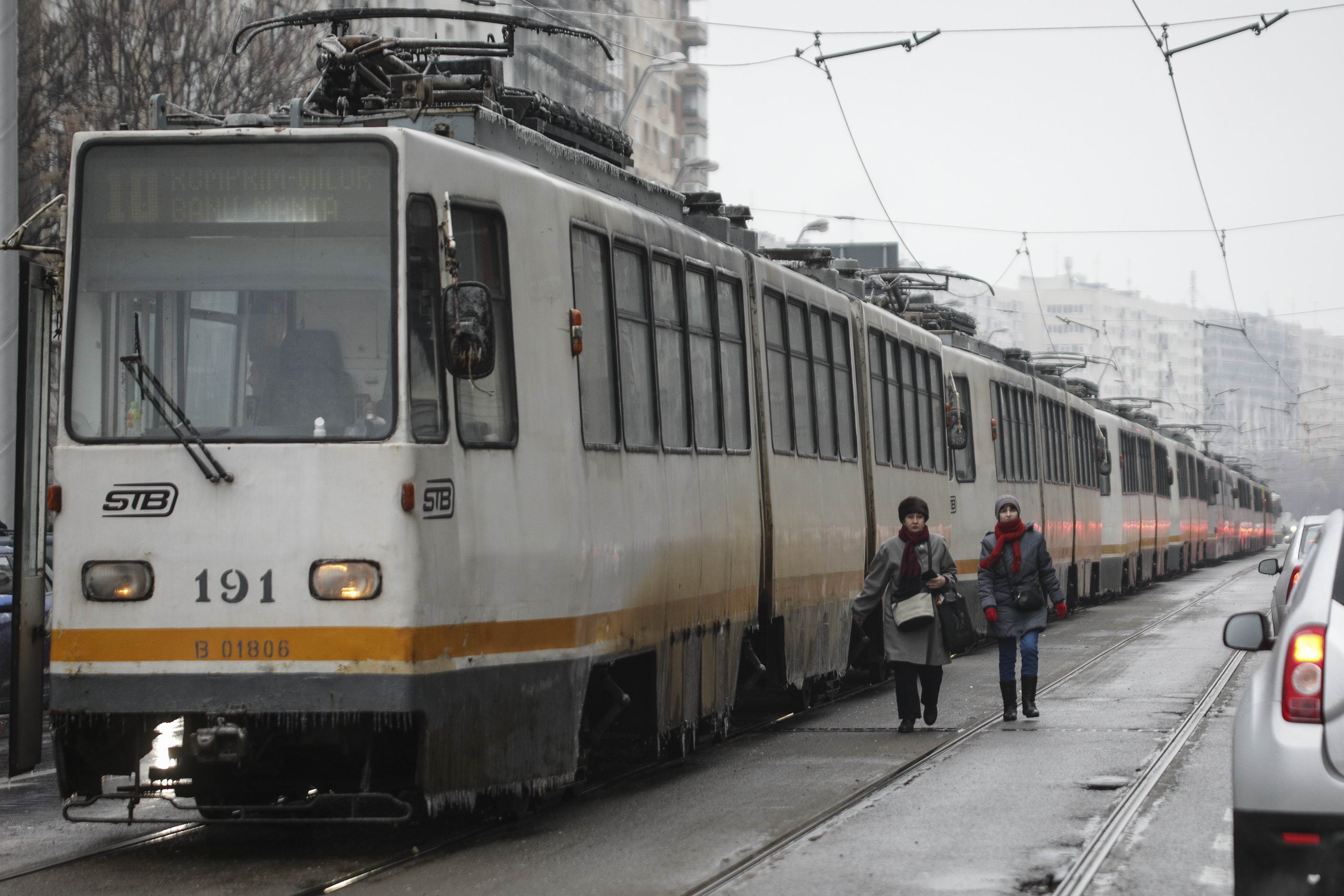 Jumătatea de sud a țării, acoperită de gheață. Numeroase cazuri de fracturi la Urgențe