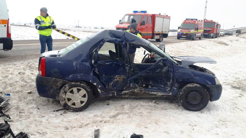 Accident cauzat de polei în Vrancea. O femeie a murit, doi bărbați sunt răniți