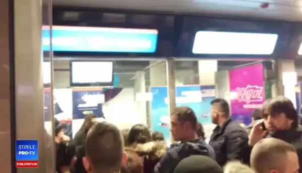 Probleme pe aeroporturi din cauza ploii înghețate. O cursă Otopeni-Barcelona, anulată