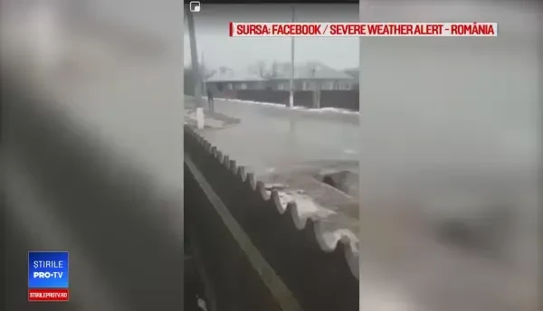 Imagini inedite în Brăila. Cum a testat un bărbat alunecușul de pe stradă. VIDEO