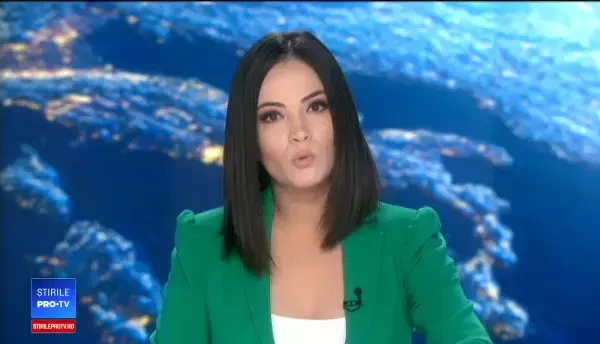 Un autocar cu pasageri a luat foc în mers. Ce a făcut șoferul în ultimul moment