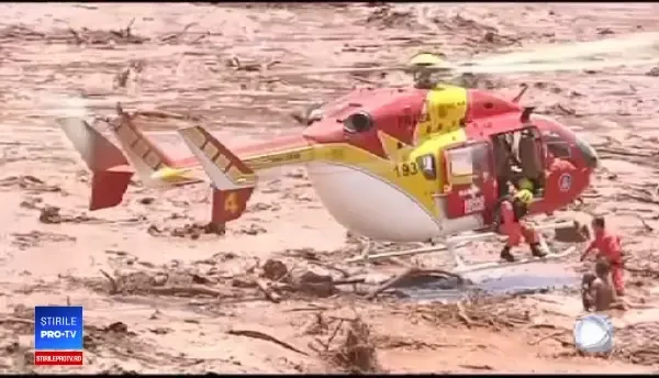 Case îngropate în noroi și persoane dispărute, după ce un baraj minier s-a rupt. VIDEO