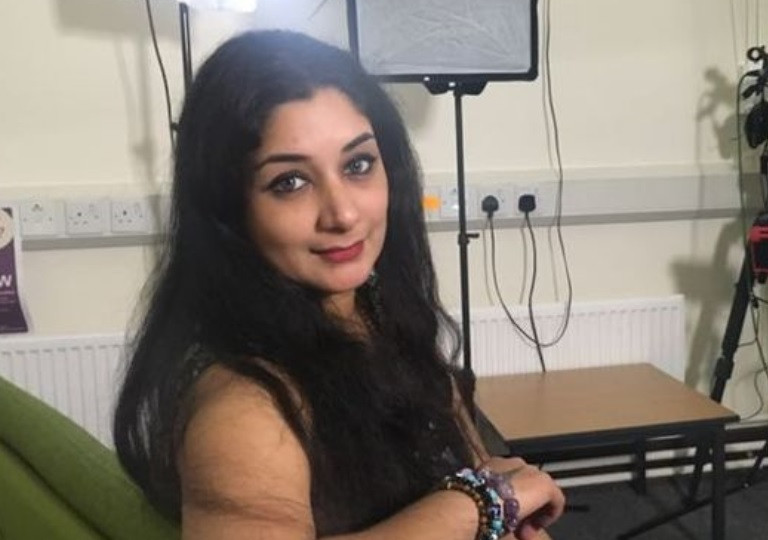 Mireasă violată de mire, în timp ce mama lui îi dădea instrucțiuni din spatele ușii