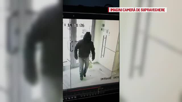 Imagini cu hoțul care a jefuit o bancă din Craiova. A furat 20.000 de lei