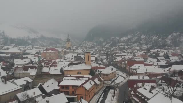 Evadare la Rășinari. Seara, puteți sta la povești împreună cu bătrânele satului