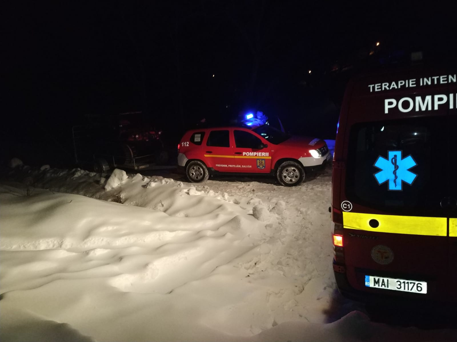 Intervenție cu o șenilată ISU, la Vaslui pentru preluarea unui pacient inconştient. VIDEO